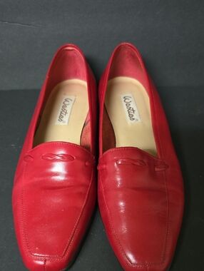 Wenstes Red Leather Women's Loafers — Sleek Slip-On Flats